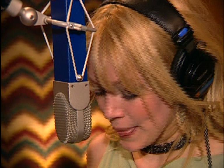 DailyDuff-dot-Org_LizzieMcGuireTheMovie-InDeOpnamestudioMetHilary_Captures00147.jpg