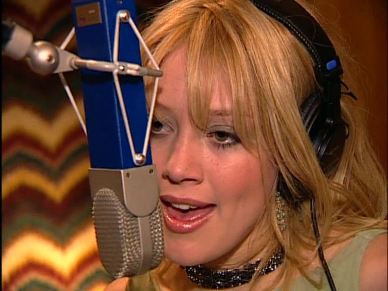 DailyDuff-dot-Org_LizzieMcGuireTheMovie-InDeOpnamestudioMetHilary_Captures00148.jpg