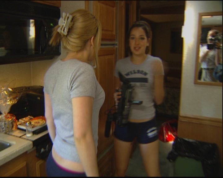 DailyDuff-dot-org_ThePerfectMan-OnSetWithHilary0138.jpg DailyDuff-dot-org_ThePerfectMan-OnSetWithHilary0138.jpg