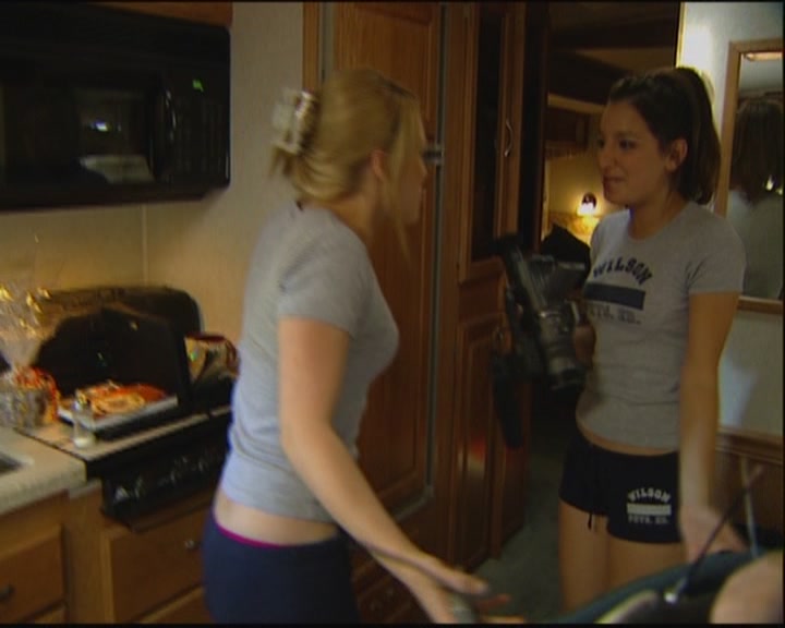 DailyDuff-dot-org_ThePerfectMan-OnSetWithHilary0141.jpg DailyDuff-dot-org_ThePerfectMan-OnSetWithHilary0141.jpg