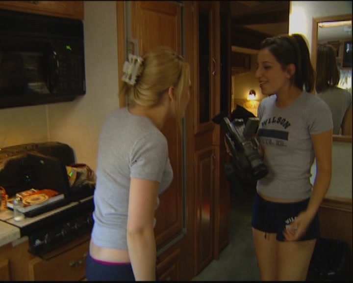 DailyDuff-dot-org_ThePerfectMan-OnSetWithHilary0142.jpg DailyDuff-dot-org_ThePerfectMan-OnSetWithHilary0142.jpg