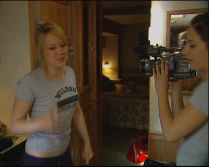 DailyDuff-dot-org_ThePerfectMan-OnSetWithHilary0151.jpg DailyDuff-dot-org_ThePerfectMan-OnSetWithHilary0151.jpg