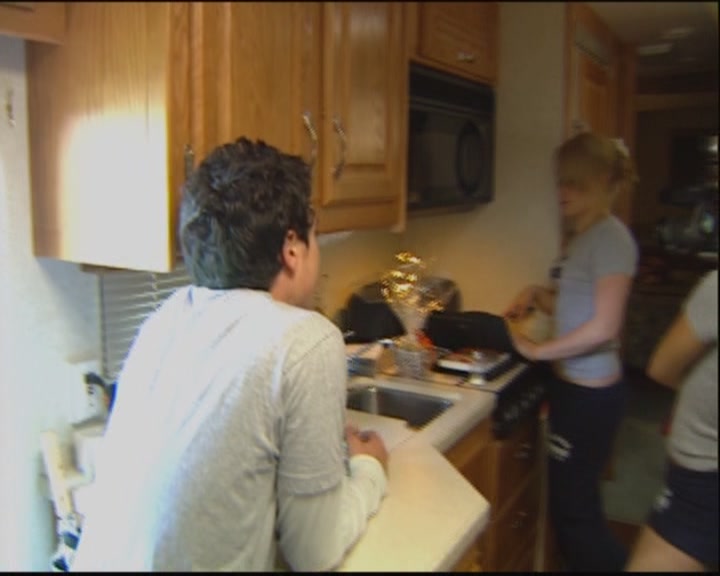 DailyDuff-dot-org_ThePerfectMan-OnSetWithHilary0160.jpg DailyDuff-dot-org_ThePerfectMan-OnSetWithHilary0160.jpg