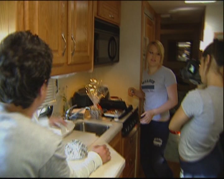 DailyDuff-dot-org_ThePerfectMan-OnSetWithHilary0165.jpg DailyDuff-dot-org_ThePerfectMan-OnSetWithHilary0165.jpg