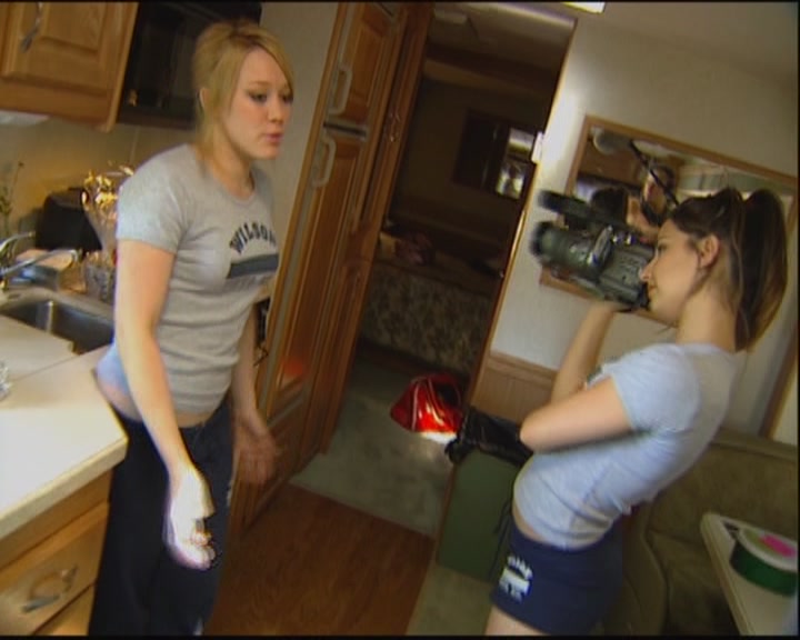 DailyDuff-dot-org_ThePerfectMan-OnSetWithHilary0170.jpg DailyDuff-dot-org_ThePerfectMan-OnSetWithHilary0170.jpg