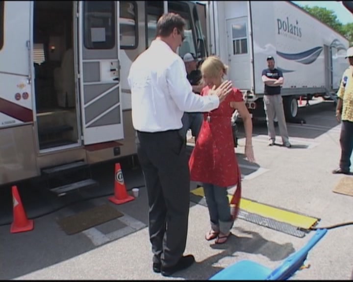 DailyDuff-dot-org_ThePerfectMan-OnSetWithHilary0227.jpg DailyDuff-dot-org_ThePerfectMan-OnSetWithHilary0227.jpg