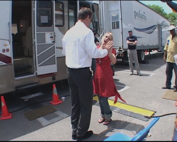 DailyDuff-dot-org_ThePerfectMan-OnSetWithHilary0229.jpg