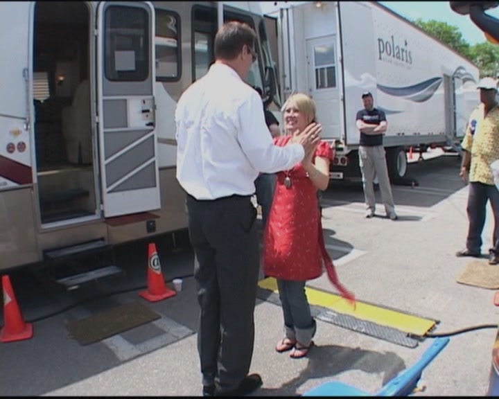 DailyDuff-dot-org_ThePerfectMan-OnSetWithHilary0231.jpg