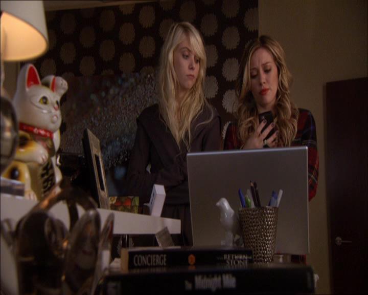 GossipGirlFan_dot_nl-3x08TheGrandfatherPartII1234.jpg GossipGirlFan_dot_nl-3x08TheGrandfatherPartII1234.jpg