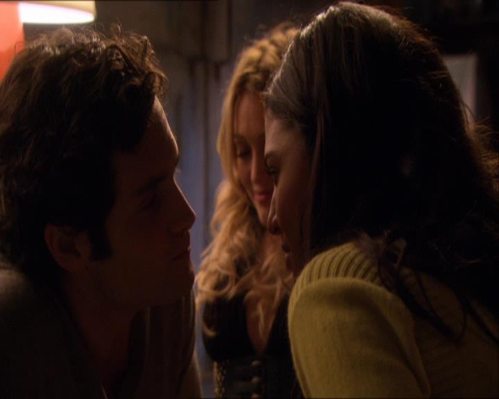 GossipGirlFan_dot_nl-3x09TheyShootHumphreyDontThey1778.jpg GossipGirlFan_dot_nl-3x09TheyShootHumphreyDontThey1778.jpg