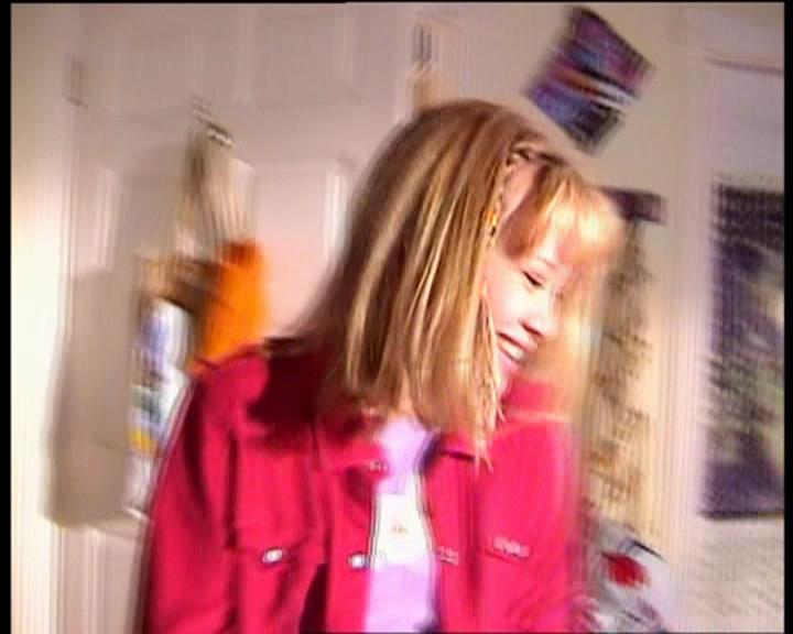 DailyDuff-dot-nl_LizzieMcGuireSeries-WhenMomsAttacks0009.jpg DailyDuff-dot-nl_LizzieMcGuireSeries-WhenMomsAttacks0009.jpg