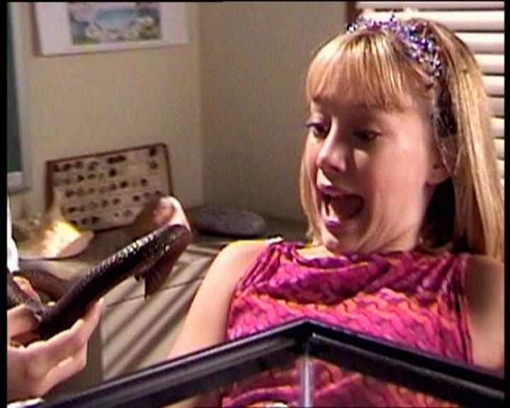 DailyDuff-dot-nl_LizzieMcGuireSeries-WhenMomsAttacks0045.jpg DailyDuff-dot-nl_LizzieMcGuireSeries-WhenMomsAttacks0045.jpg