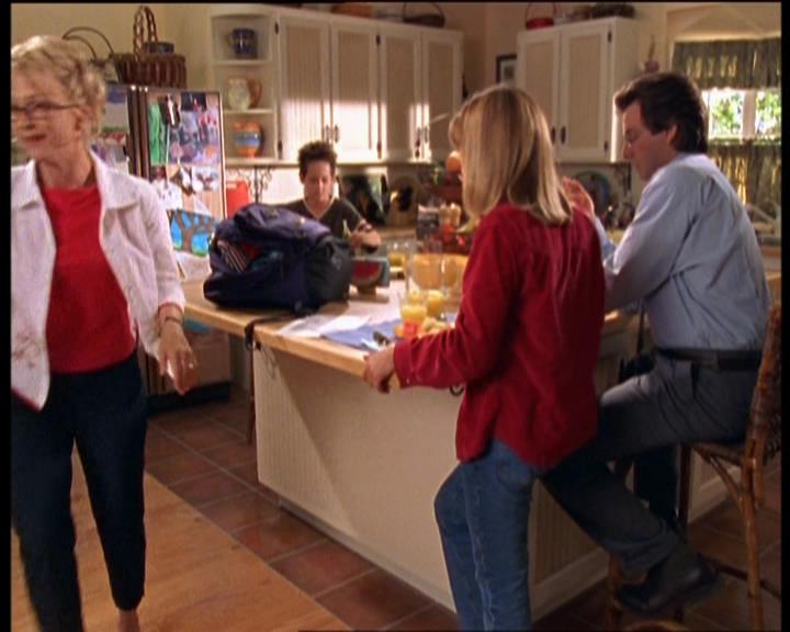 DailyDuff-dot-nl_LizzieMcGuireSeries-WhenMomsAttacks0198.jpg DailyDuff-dot-nl_LizzieMcGuireSeries-WhenMomsAttacks0198.jpg