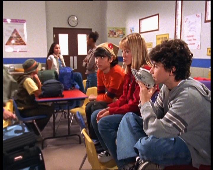 DailyDuff-dot-nl_LizzieMcGuireSeries-WhenMomsAttacks0255.jpg DailyDuff-dot-nl_LizzieMcGuireSeries-WhenMomsAttacks0255.jpg