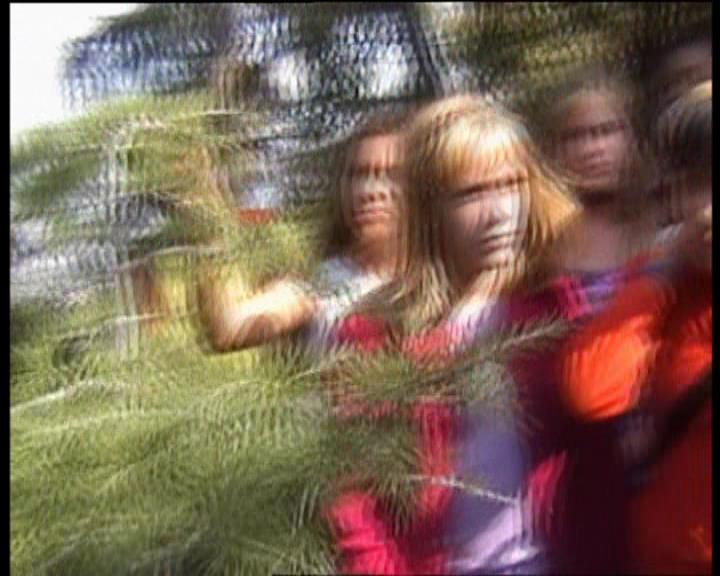 DailyDuff-dot-nl_LizzieMcGuireSeries-WhenMomsAttacks0588.jpg DailyDuff-dot-nl_LizzieMcGuireSeries-WhenMomsAttacks0588.jpg