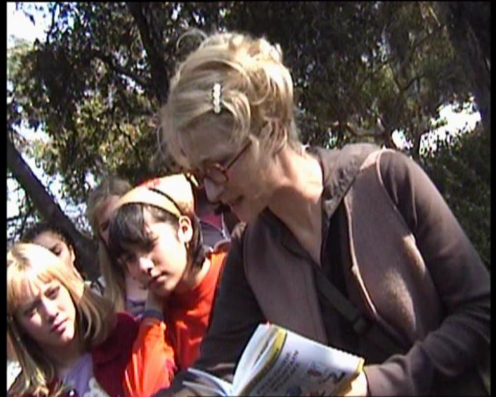 DailyDuff-dot-nl_LizzieMcGuireSeries-WhenMomsAttacks0593.jpg DailyDuff-dot-nl_LizzieMcGuireSeries-WhenMomsAttacks0593.jpg