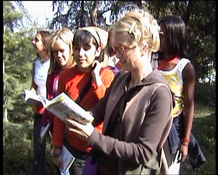 DailyDuff-dot-nl_LizzieMcGuireSeries-WhenMomsAttacks0595.jpg DailyDuff-dot-nl_LizzieMcGuireSeries-WhenMomsAttacks0595.jpg