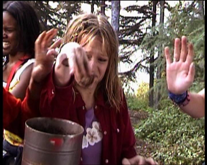 DailyDuff-dot-nl_LizzieMcGuireSeries-WhenMomsAttacks0732.jpg DailyDuff-dot-nl_LizzieMcGuireSeries-WhenMomsAttacks0732.jpg