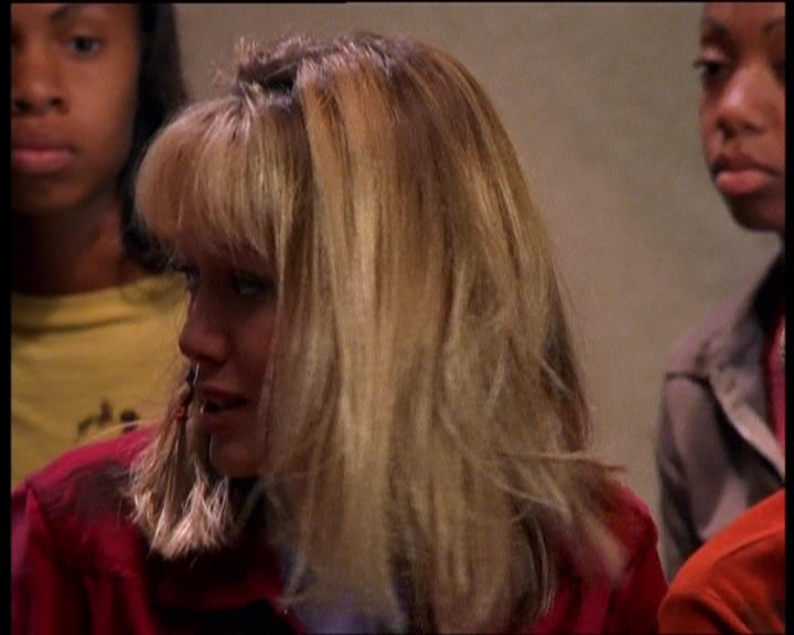 DailyDuff-dot-nl_LizzieMcGuireSeries-WhenMomsAttacks0780.jpg DailyDuff-dot-nl_LizzieMcGuireSeries-WhenMomsAttacks0780.jpg