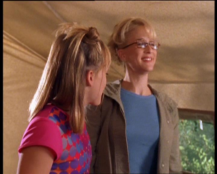 DailyDuff-dot-nl_LizzieMcGuireSeries-WhenMomsAttacks1130.jpg DailyDuff-dot-nl_LizzieMcGuireSeries-WhenMomsAttacks1130.jpg