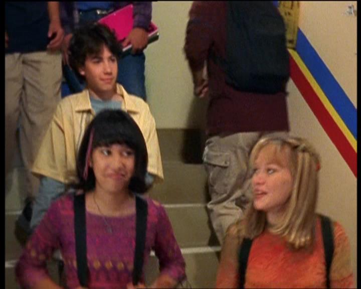 DailyDuff-dot-nl_LizzieMcGuireSeries-WhenMomsAttacks1178.jpg DailyDuff-dot-nl_LizzieMcGuireSeries-WhenMomsAttacks1178.jpg