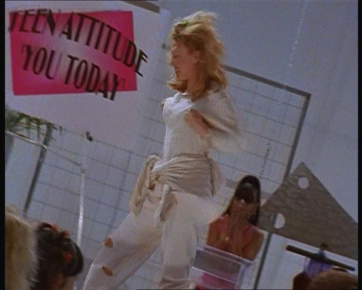 DailyDuff-dot-nl_LastYearsModel1126.jpg DailyDuff-dot-nl_LastYearsModel1126.jpg