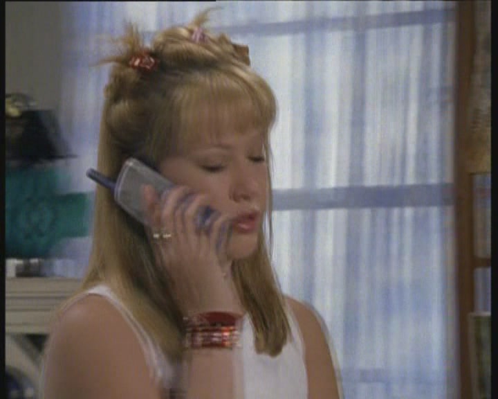 DailyDuff-dot-org_LizzieMcGuire-LizziesAndKatesBigAdventure0422.jpg DailyDuff-dot-org_LizzieMcGuire-LizziesAndKatesBigAdventure0422.jpg