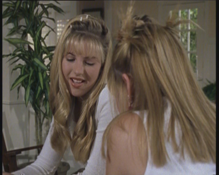 DailyDuff-dot-org_LizzieMcGuire-LizziesAndKatesBigAdventure0544.jpg DailyDuff-dot-org_LizzieMcGuire-LizziesAndKatesBigAdventure0544.jpg