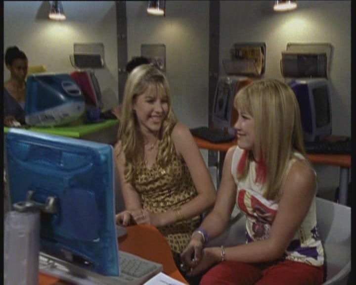 DailyDuff-dot-org_LizzieMcGuire-LizziesAndKatesBigAdventure0789.jpg DailyDuff-dot-org_LizzieMcGuire-LizziesAndKatesBigAdventure0789.jpg