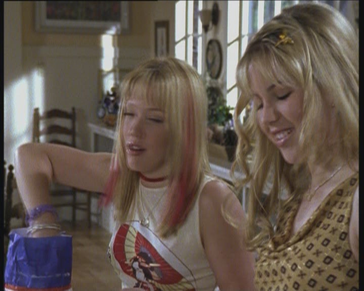 DailyDuff-dot-org_LizzieMcGuire-LizziesAndKatesBigAdventure0940.jpg DailyDuff-dot-org_LizzieMcGuire-LizziesAndKatesBigAdventure0940.jpg