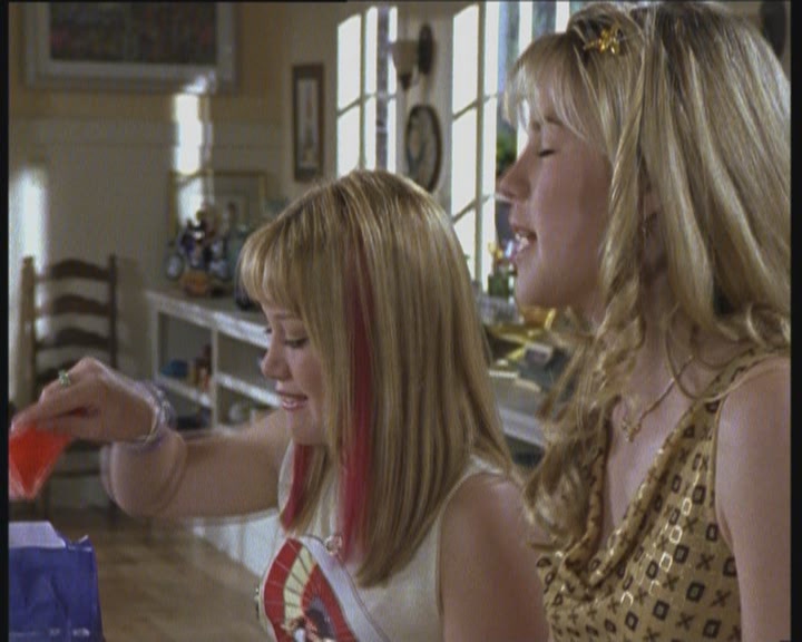 DailyDuff-dot-org_LizzieMcGuire-LizziesAndKatesBigAdventure0943.jpg DailyDuff-dot-org_LizzieMcGuire-LizziesAndKatesBigAdventure0943.jpg