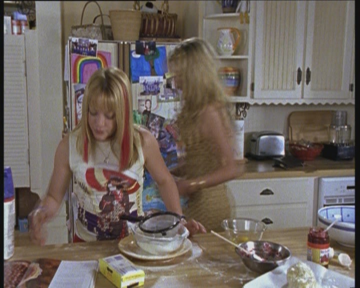 DailyDuff-dot-org_LizzieMcGuire-LizziesAndKatesBigAdventure0954.jpg DailyDuff-dot-org_LizzieMcGuire-LizziesAndKatesBigAdventure0954.jpg