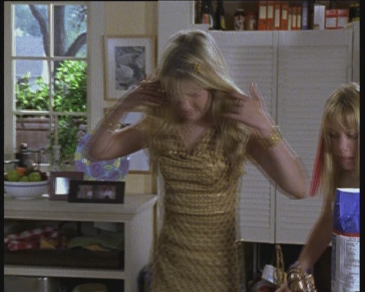 DailyDuff-dot-org_LizzieMcGuire-LizziesAndKatesBigAdventure0964.jpg DailyDuff-dot-org_LizzieMcGuire-LizziesAndKatesBigAdventure0964.jpg