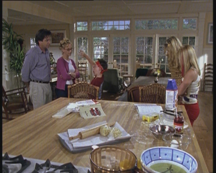 DailyDuff-dot-org_LizzieMcGuire-LizziesAndKatesBigAdventure0974.jpg DailyDuff-dot-org_LizzieMcGuire-LizziesAndKatesBigAdventure0974.jpg