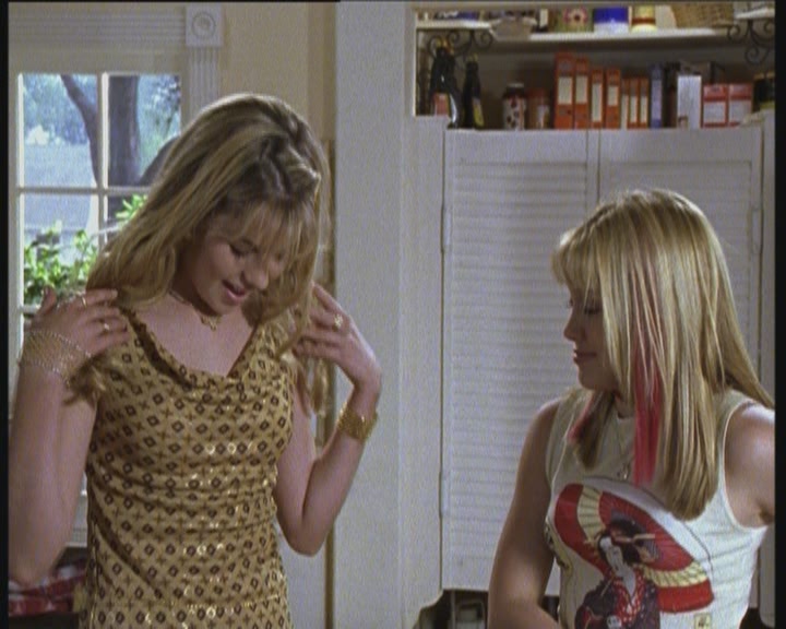 DailyDuff-dot-org_LizzieMcGuire-LizziesAndKatesBigAdventure1006.jpg DailyDuff-dot-org_LizzieMcGuire-LizziesAndKatesBigAdventure1006.jpg