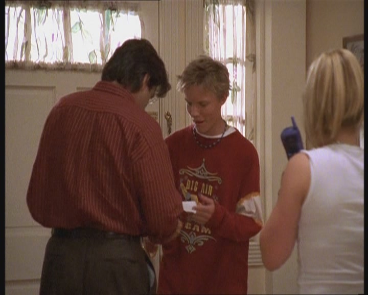DailyDuff-dot-org_LizzieMcGuire-FirstKiss0157.jpg