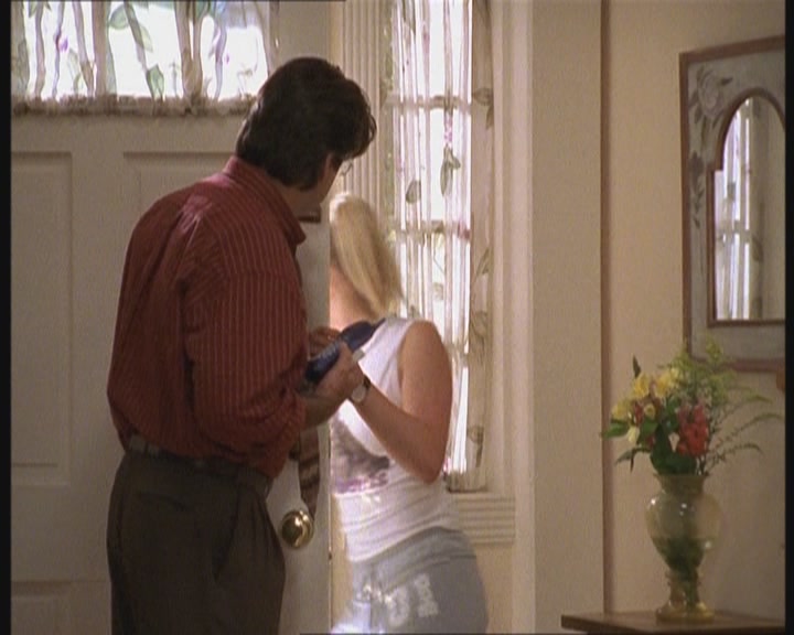 DailyDuff-dot-org_LizzieMcGuire-FirstKiss0163.jpg