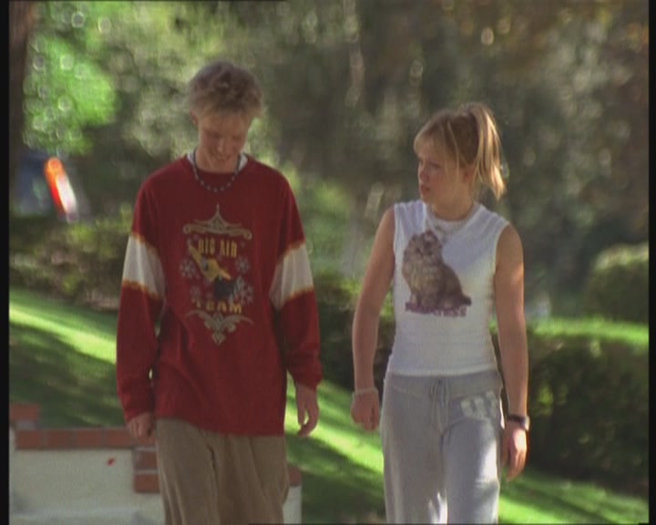 DailyDuff-dot-org_LizzieMcGuire-FirstKiss0187.jpg