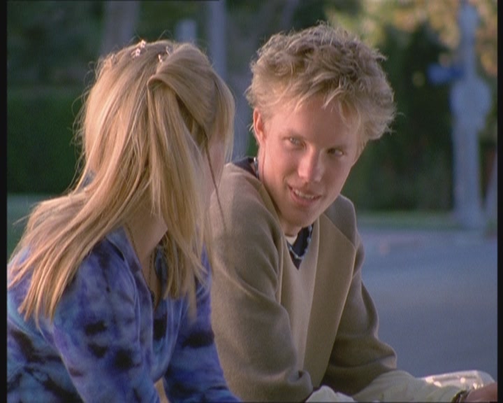 DailyDuff-dot-org_LizzieMcGuire-FirstKiss0609.jpg