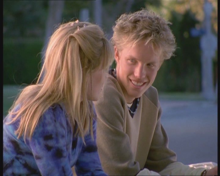 DailyDuff-dot-org_LizzieMcGuire-FirstKiss0611.jpg DailyDuff-dot-org_LizzieMcGuire-FirstKiss0611.jpg