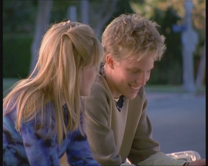 DailyDuff-dot-org_LizzieMcGuire-FirstKiss0619.jpg