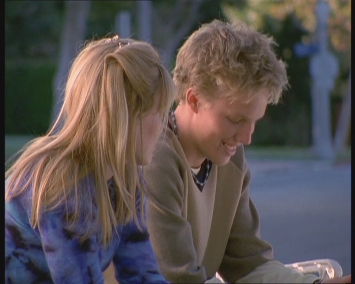 DailyDuff-dot-org_LizzieMcGuire-FirstKiss0620.jpg