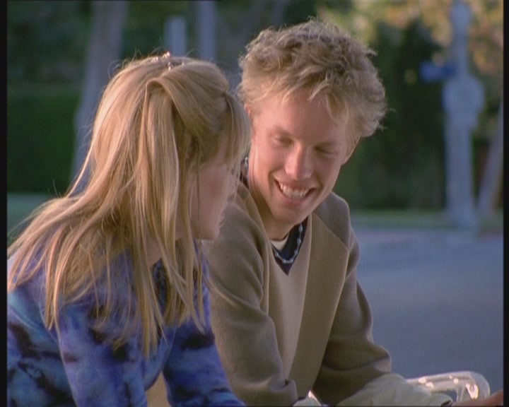 DailyDuff-dot-org_LizzieMcGuire-FirstKiss0621.jpg