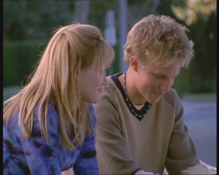 DailyDuff-dot-org_LizzieMcGuire-FirstKiss0641.jpg