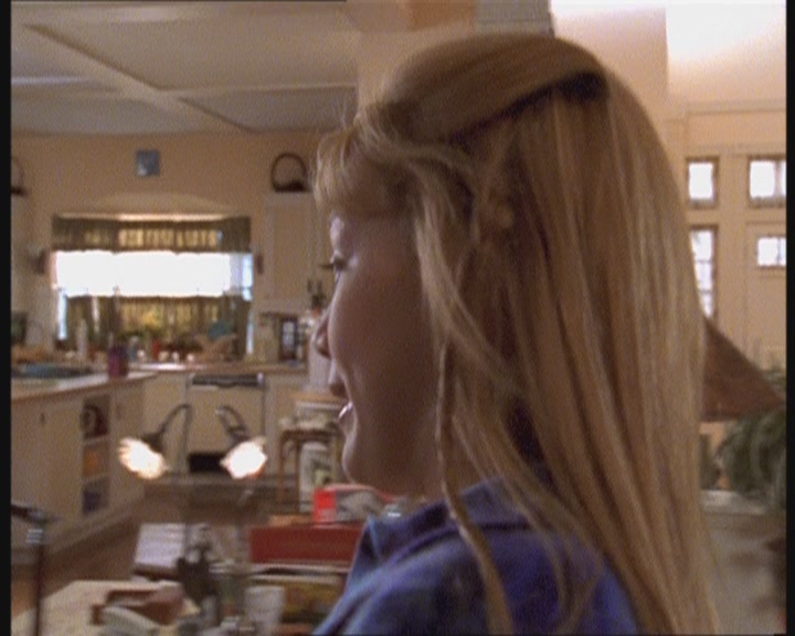 DailyDuff-dot-org_LizzieMcGuire-FirstKiss0684.jpg