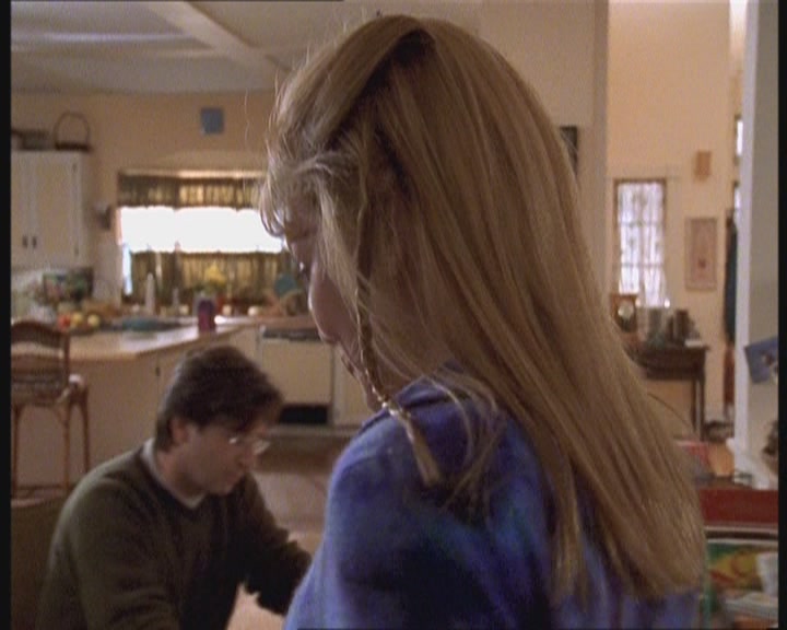 DailyDuff-dot-org_LizzieMcGuire-FirstKiss0685.jpg