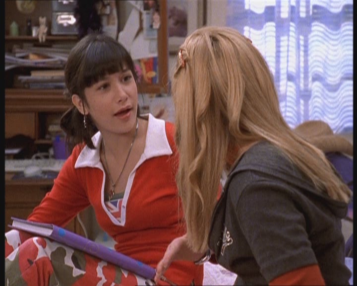 DailyDuff-dot-org_LizzieMcGuire-FirstKiss0785.jpg