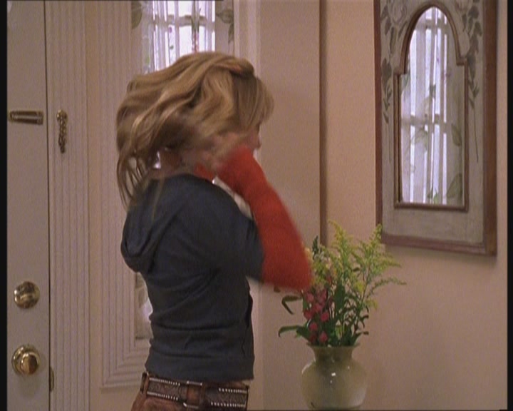 DailyDuff-dot-org_LizzieMcGuire-FirstKiss0973.jpg