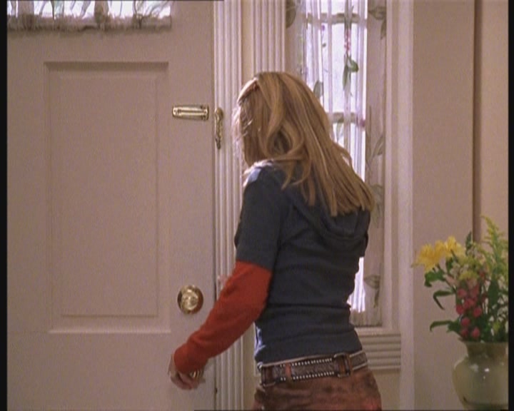 DailyDuff-dot-org_LizzieMcGuire-FirstKiss0975.jpg