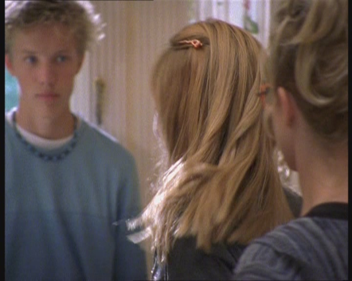 DailyDuff-dot-org_LizzieMcGuire-FirstKiss1005.jpg